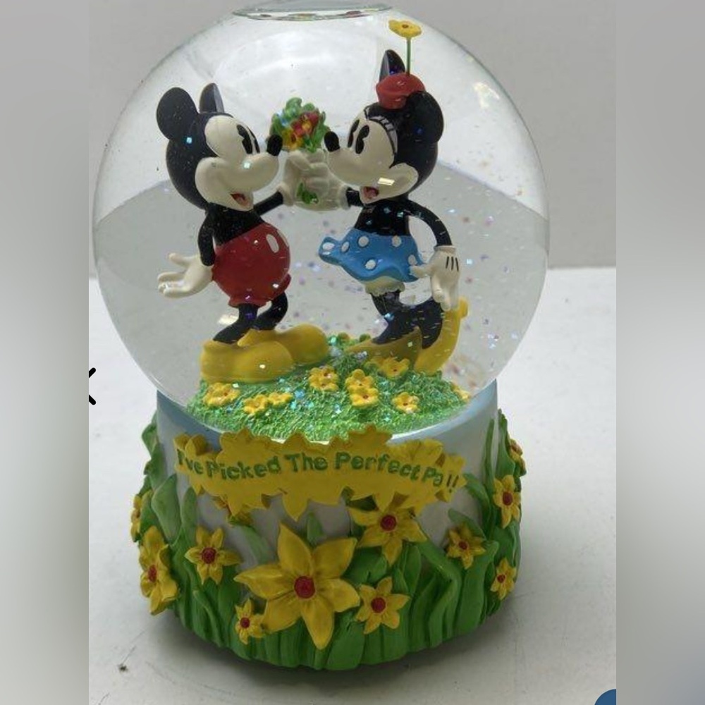 Disney Mickey and Minnie Mouse Snow Globe “ good old summertime” music